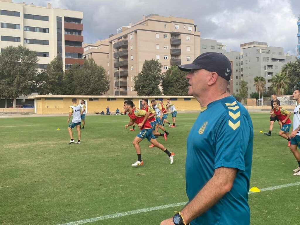 Pepe Mel será el entrenador con más derbis canarios en toda la historia
