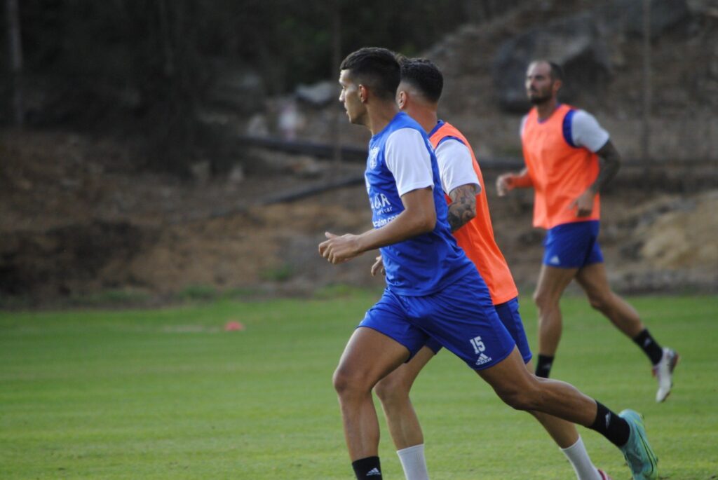 La UD San Fernando se mide en el campo de El Tablero al invicto Cacereño