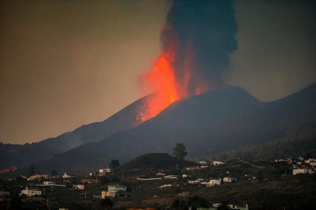 Cerrado el acceso a las zonas evacuadas por Fuencaliente