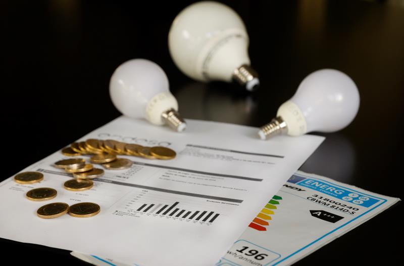 El precio de la luz baja un 16% y se pagará este domingo a 131,5 euros/MWh