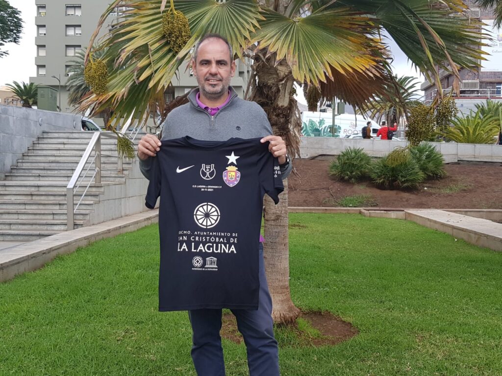 El entrenador del CD Laguna, Sergio Alonso, espera que su equipo sea fiel a sí mismo en el duelo de Copa del Rey ante el Granada
