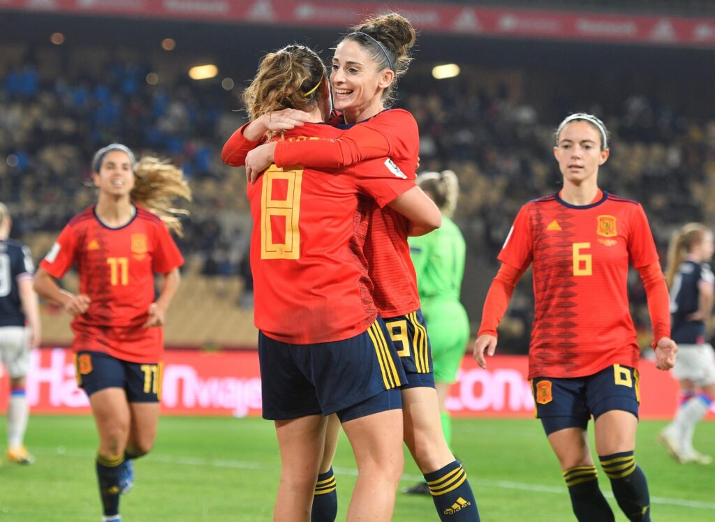 La selección española femenina de fútbol buscará este martes ante Escocia en el estadio sevillano de La Cartuja el quinto triunfo consecutivo