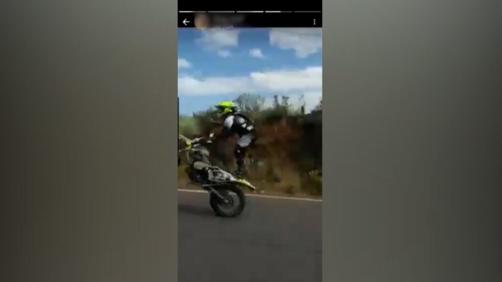 Identifican a cuatro motoristas por circular de forma temeraria en la subida a Los Loros