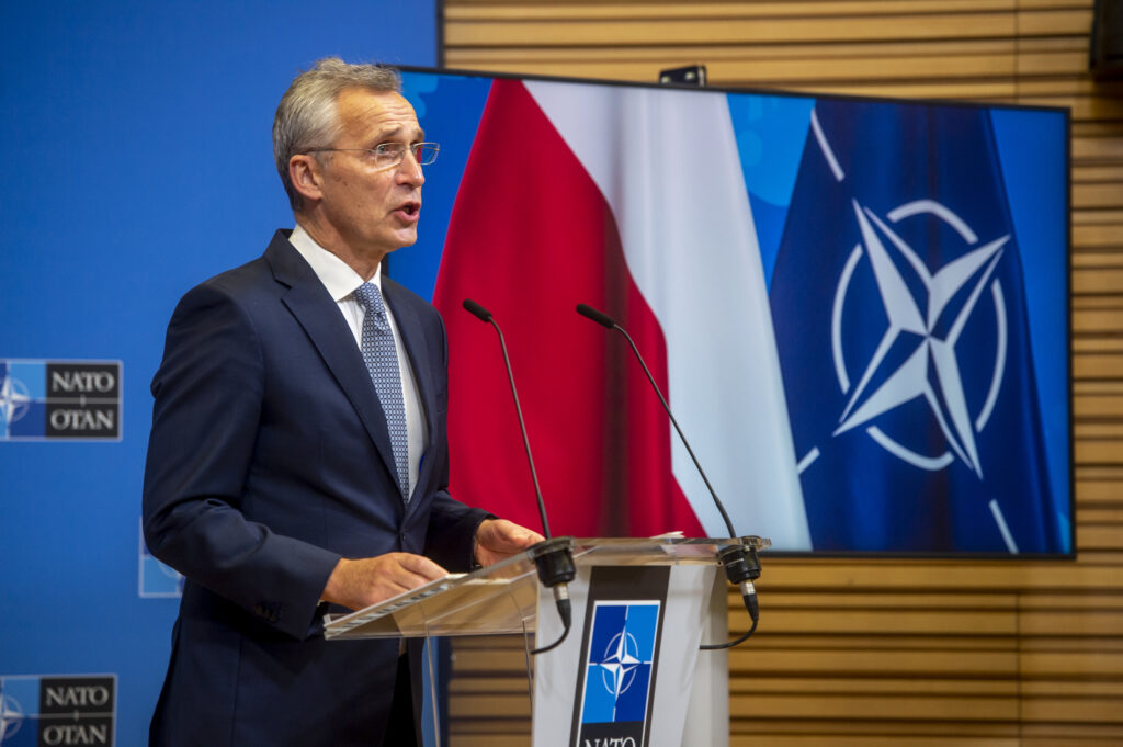 Stoltenberg, Secretario General de la OTAN, ha acusado a Lukashenko de forzar la situación al permitir la llegada de migrantes a la frontera