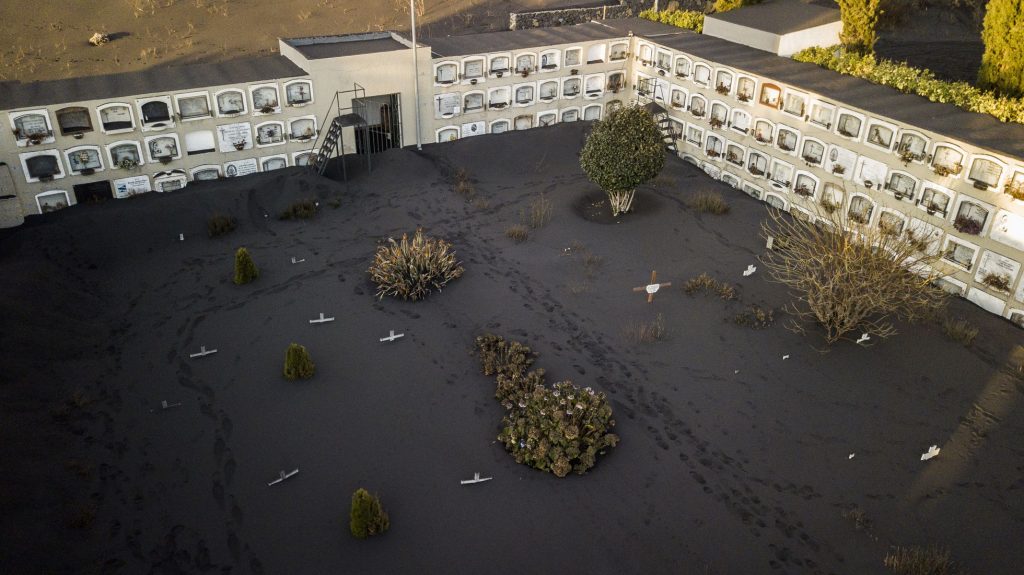 El cementerio de Las Manchas podría salvar parte su infraestructura