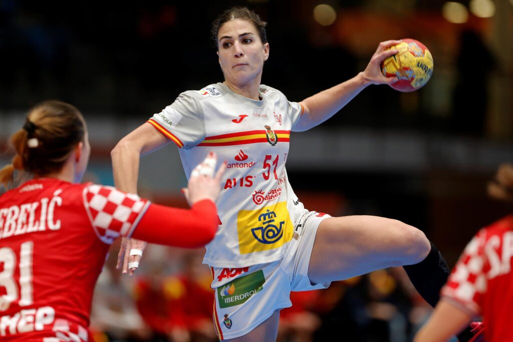 La selección española de balonmano se ha despedido este lunes de Torrevieja, donde ha logrado un pleno de victorias en los seis partidos disputados