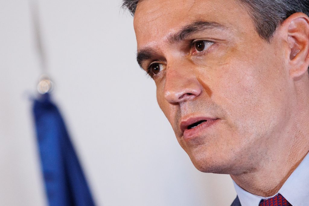 Sánchez insiste a los agentes sociales en la necesidad de un pacto de rentas