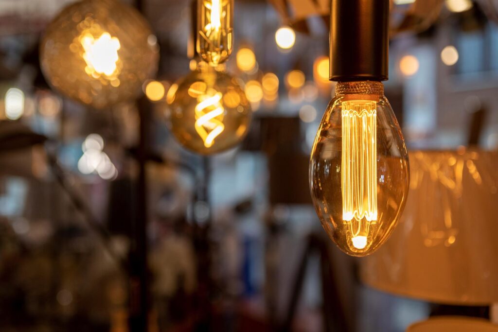 Los precios de la energía despedirán 2021 en España en sus niveles más altos, con la luz marcando récords mensuales desde julio 