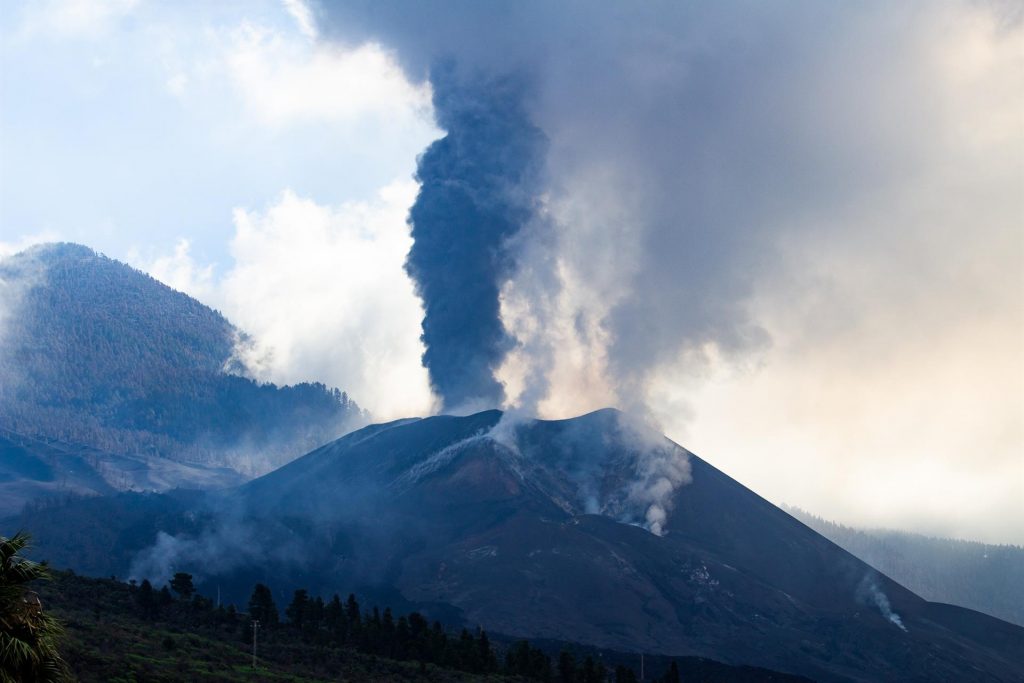 Un sistema de fisuras pudo evitar un colapso catastrófico en Cumbre Vieja