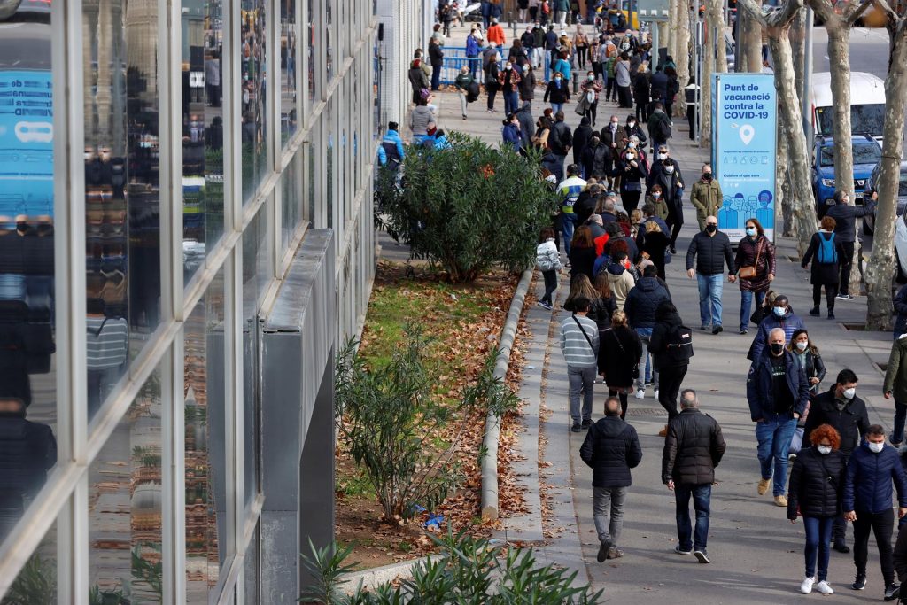 La sexta ola continúa en alza: más de 120.000 nuevos casos de covid