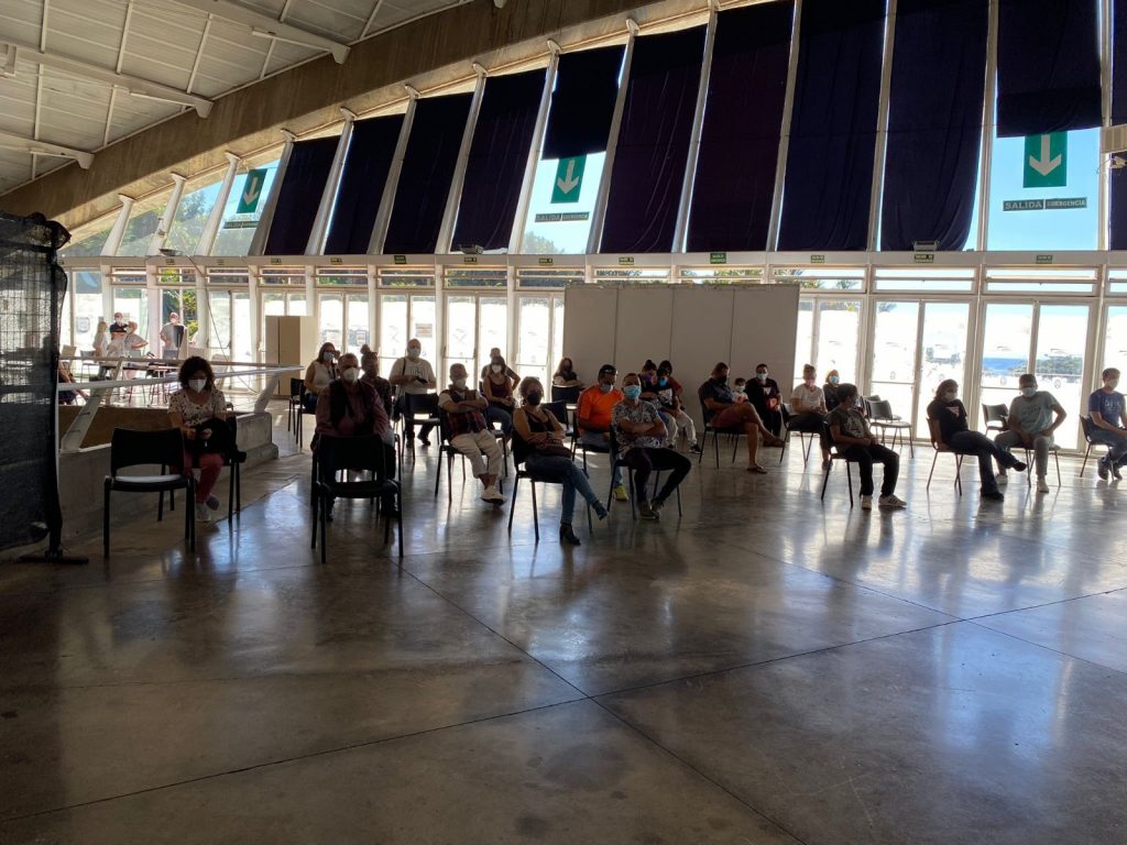 Los puntos de vacunación contra la COVID-19 continuarán abiertos en Canarias durante los próximos días festivos, con puntos de vacunación y horarios habilitados