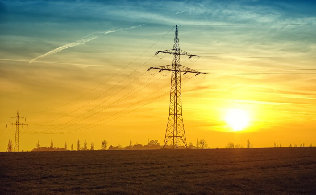 El precio de la electricidad se mantiene estable y marca este sábado 225 euros el megavatio