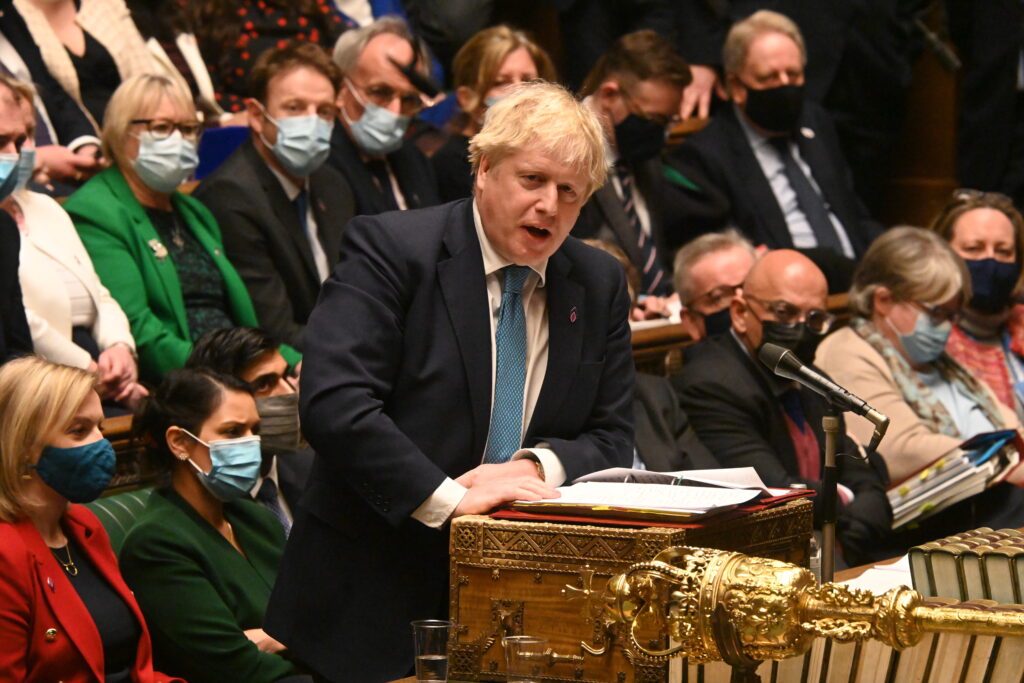El informe sobre las fiestas en Downing Street acusa al Gobierno de "fallos de liderazgo y juicio"