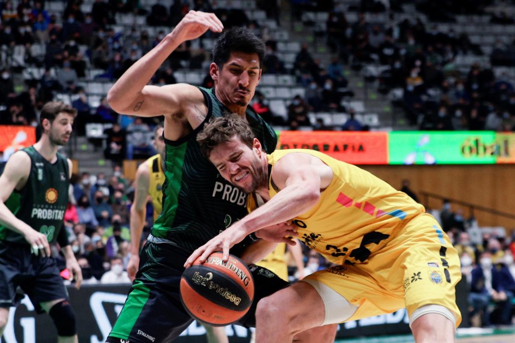 El Lenovo gana en Granada se se coloca en semifinales de la Copa del Rey (62-64)