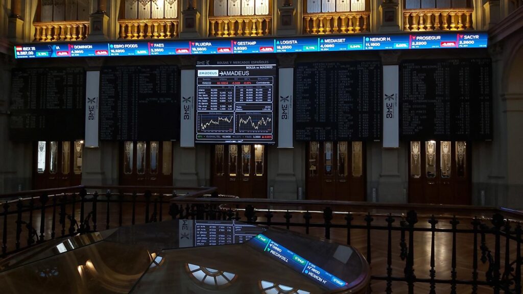 La Bolsa española recupera los 9.000 puntos con una subida del 2,45%