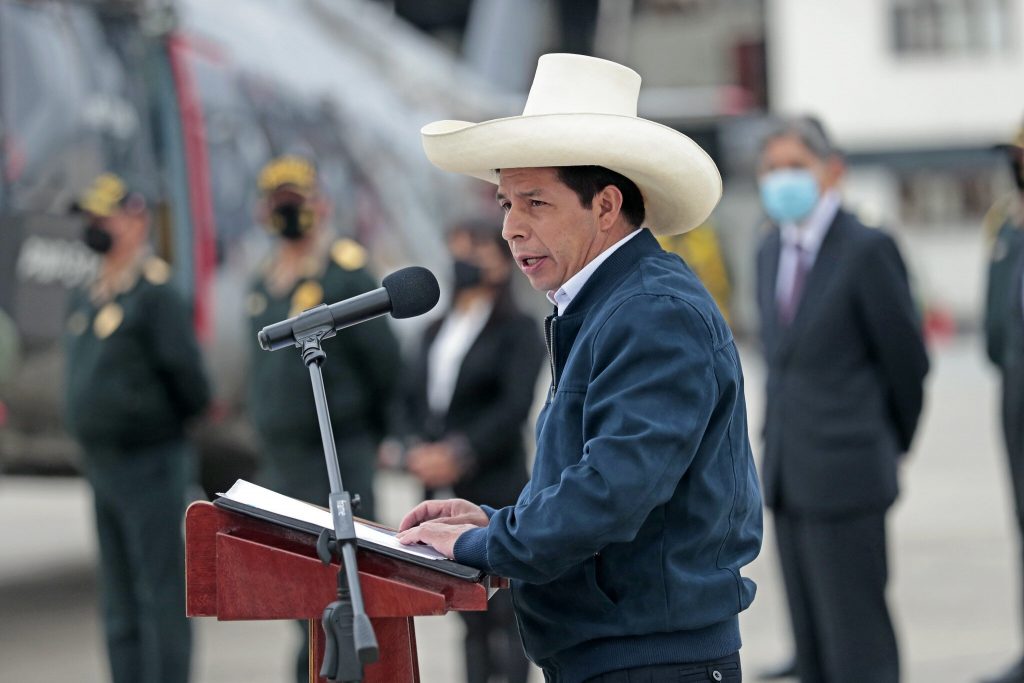 Perú recompone su gabinete ministerial por las denuncias a Héctor Valer