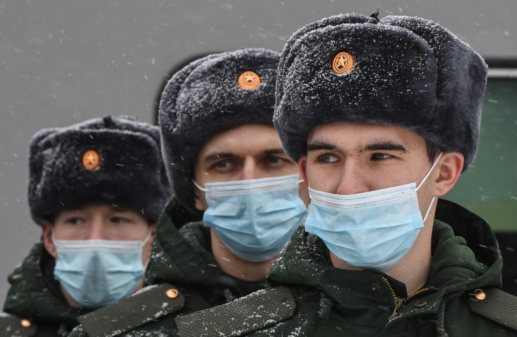 Putin ordena a las Fuerzas Armadas rusas entrar en las regiones de Donetsk y Lugansk