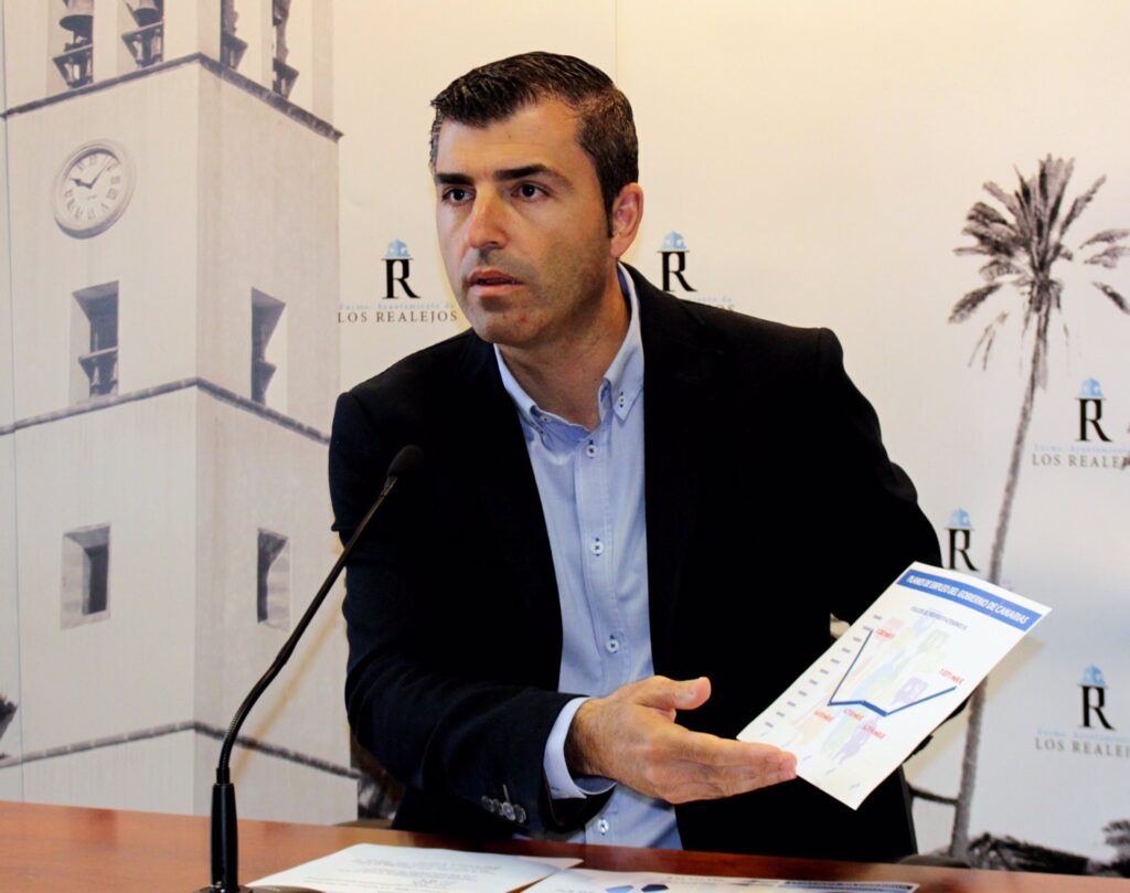 Domínguez pide a Casado que dé un "paso al frente" con "soluciones en la mano"
