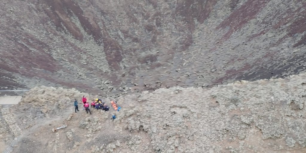 Una joven herida de carácter moderado tras caerse en el cráter de un volcán de La Oliva