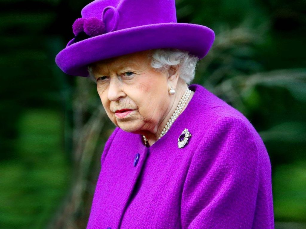 La reina Isabel II da positivo por coronavirus