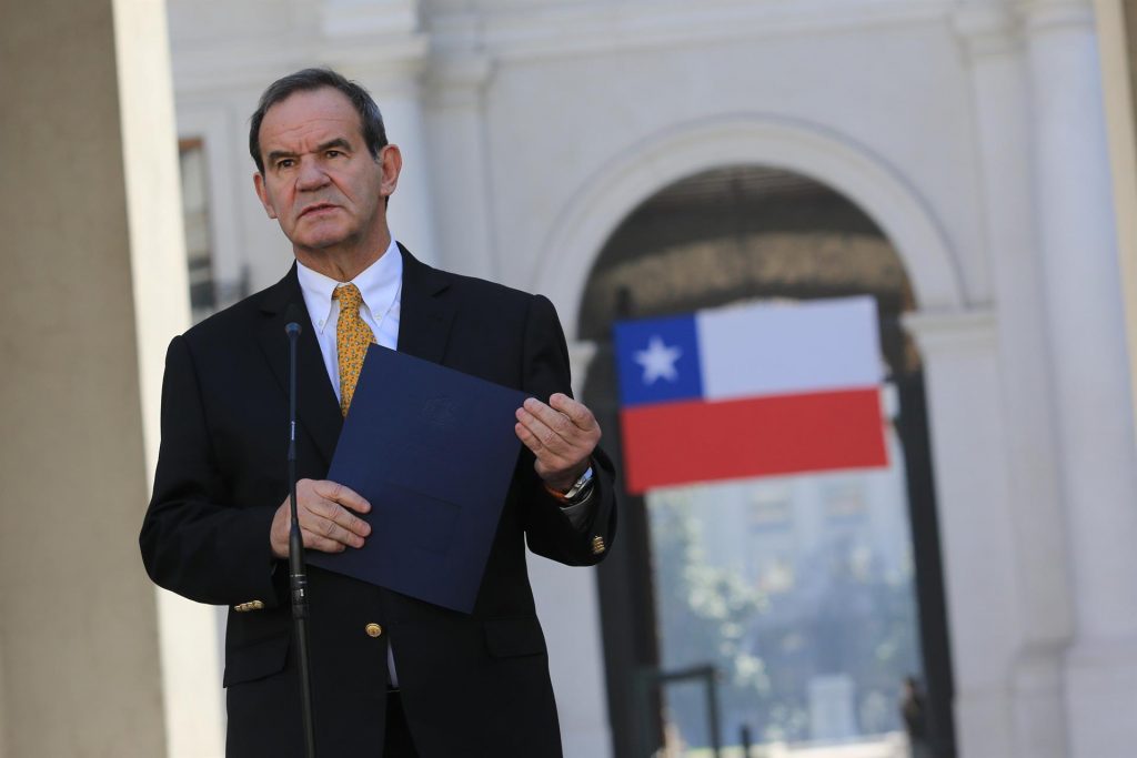 Dimite el ministro de Exteriores chileno por ejercer como secretario general iberoamericano en España