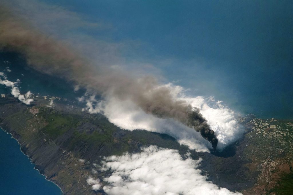 El volcán de La Palma opta a la mejor foto terrestre de la NASA