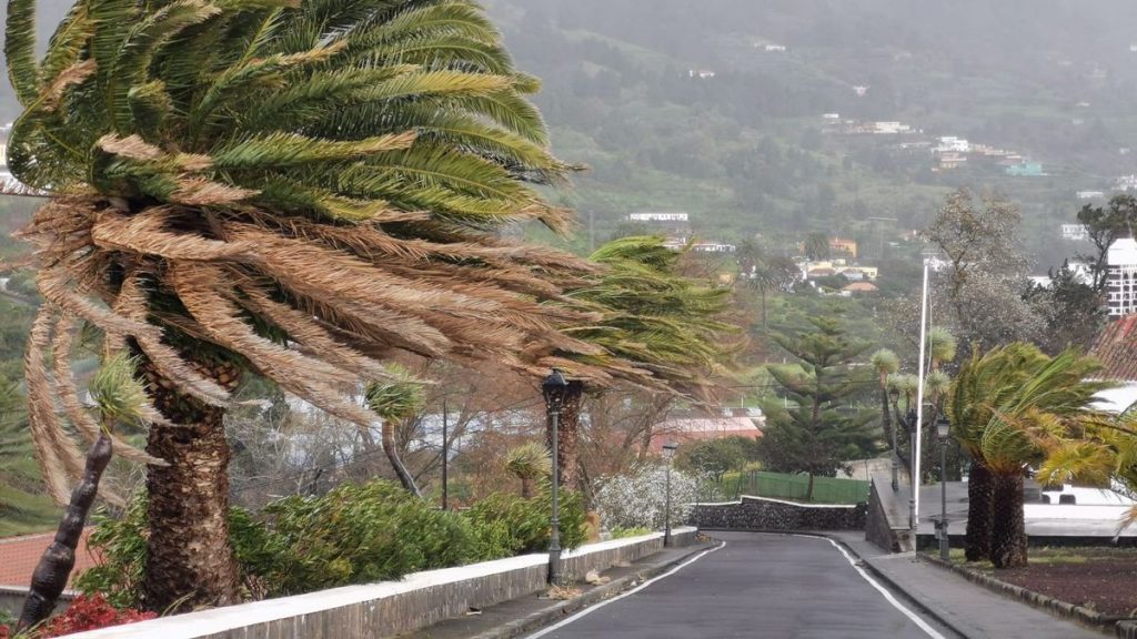 Canarias en riesgo importante por viento, fenómenos costeros y nieve