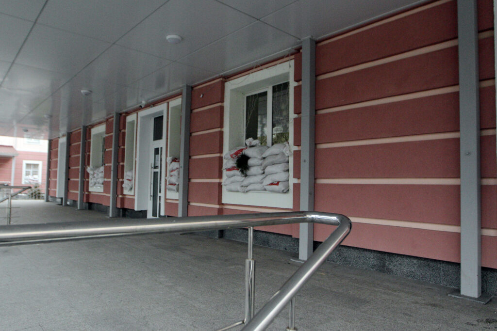 Denuncian un bombardeo ruso contra un hospital abarrotado en Járkov sin víctimas