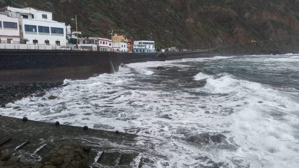 Los accesos al mar en Taganana, Almáciga y Benijo en Tenerife continúan cerrados 