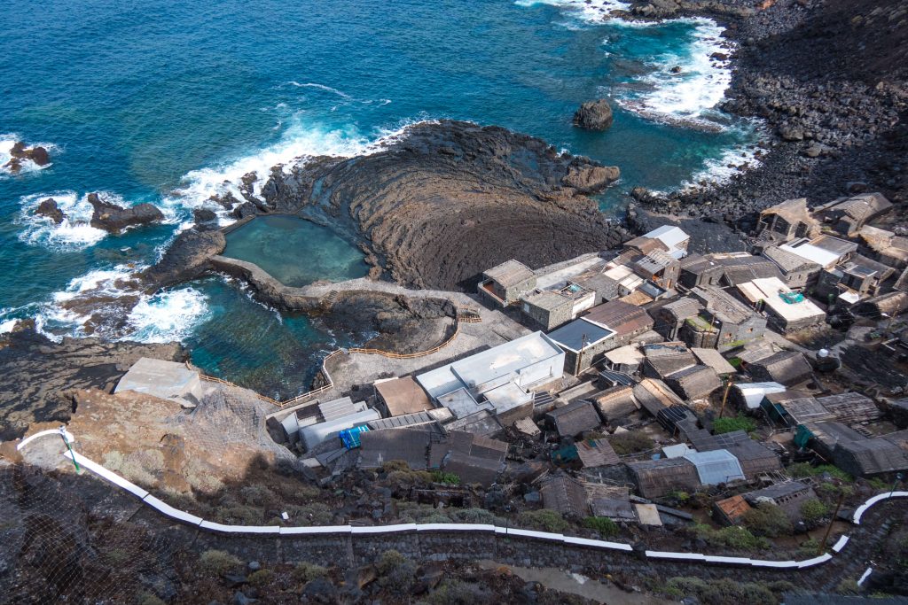 Fallece una mujer al ser arrastrada por una ola en la costa de El Hierro