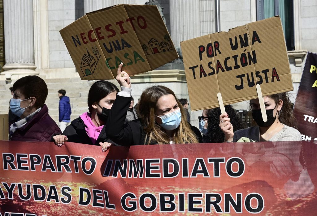 Afectados por el volcán denuncian que las ayudas continúan sin llegar