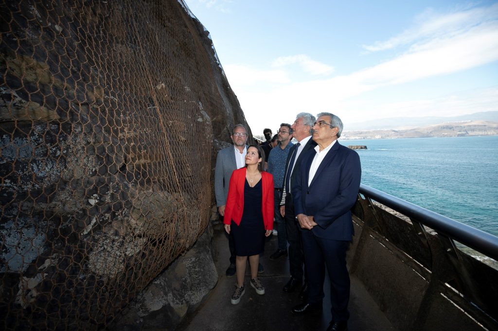 Turismo invierte 1,9 millones en el acceso y seguridad de la Playa de El Confital