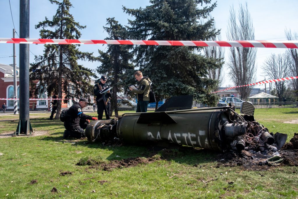 El ataque contra la estación de tren de Kramatorsk deja al menos medio centenar de fallecidos y casi un centenar de heridos