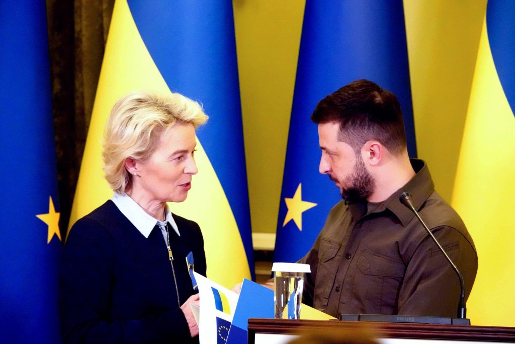 La presidenta de la Comisión Europea, Ursula von der Leyen, y el presidente de Ucrania, Volodimir Zelenski (Foto Europa Press)