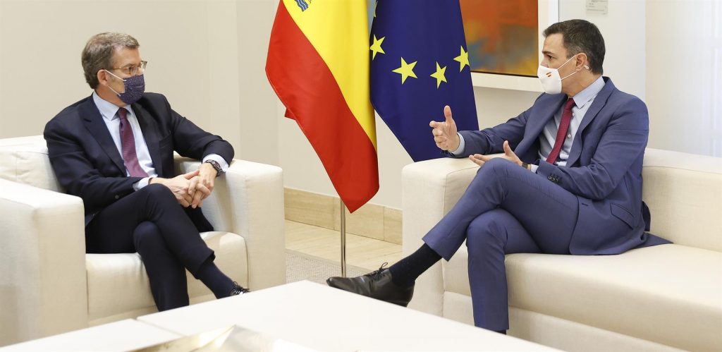 El PP recorta distancias con el PSOE en el primer CIS tras la elección de Fejóo