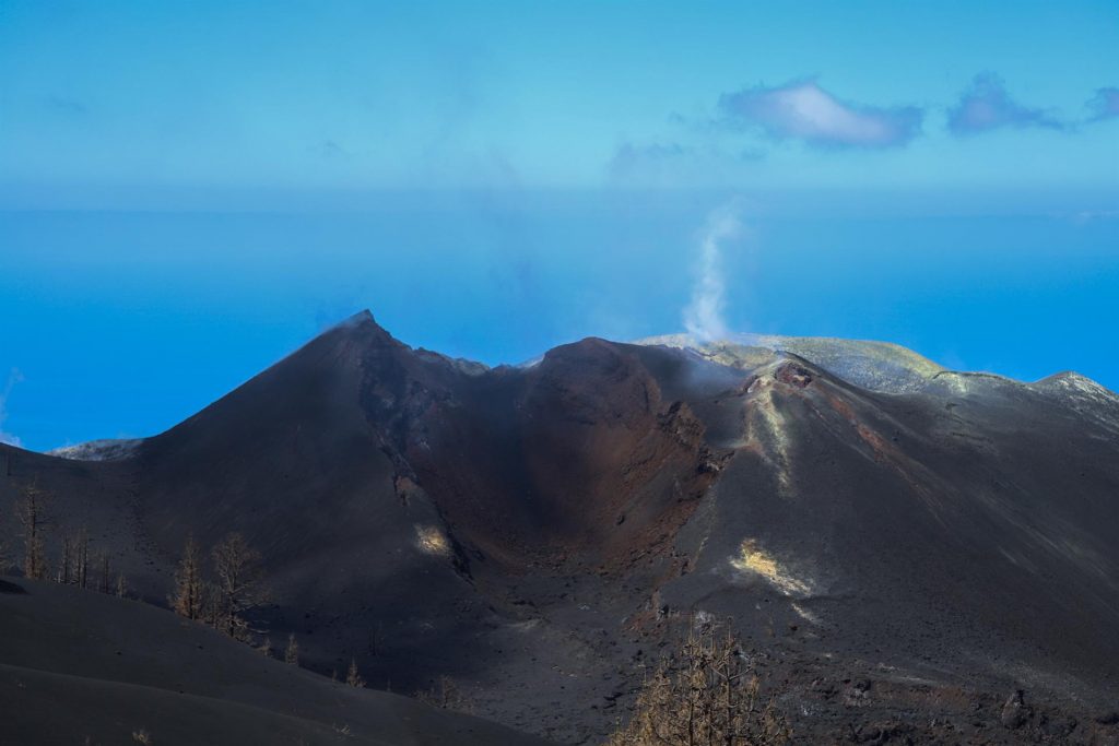 Refuerzan los controles en las zonas de acceso al volcán de La Palma
