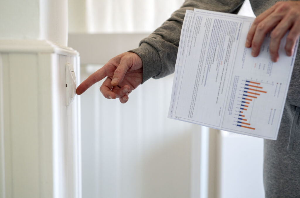 La electricidad baja este jueves un 3,7 %, hasta los 116,56 euros/MWh