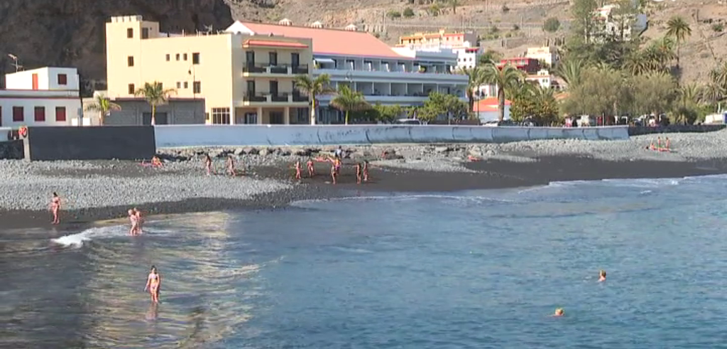 El pueblo costero de Playa de Santiago cuenta con un espacio para autocaravanas, zonas de pesca y un programa de ocio para los más pequeños