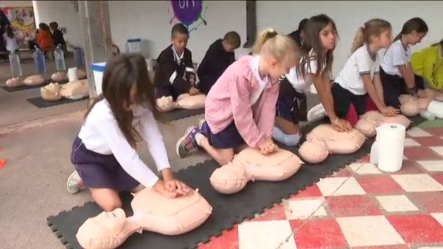 Los alumnos de tercero y cuarto de primaria de los centros de La Oliva, en Fuerteventura han aprendido en la Feria sobre salud, seguridad vial, bienestar emocional y primeros auxilios