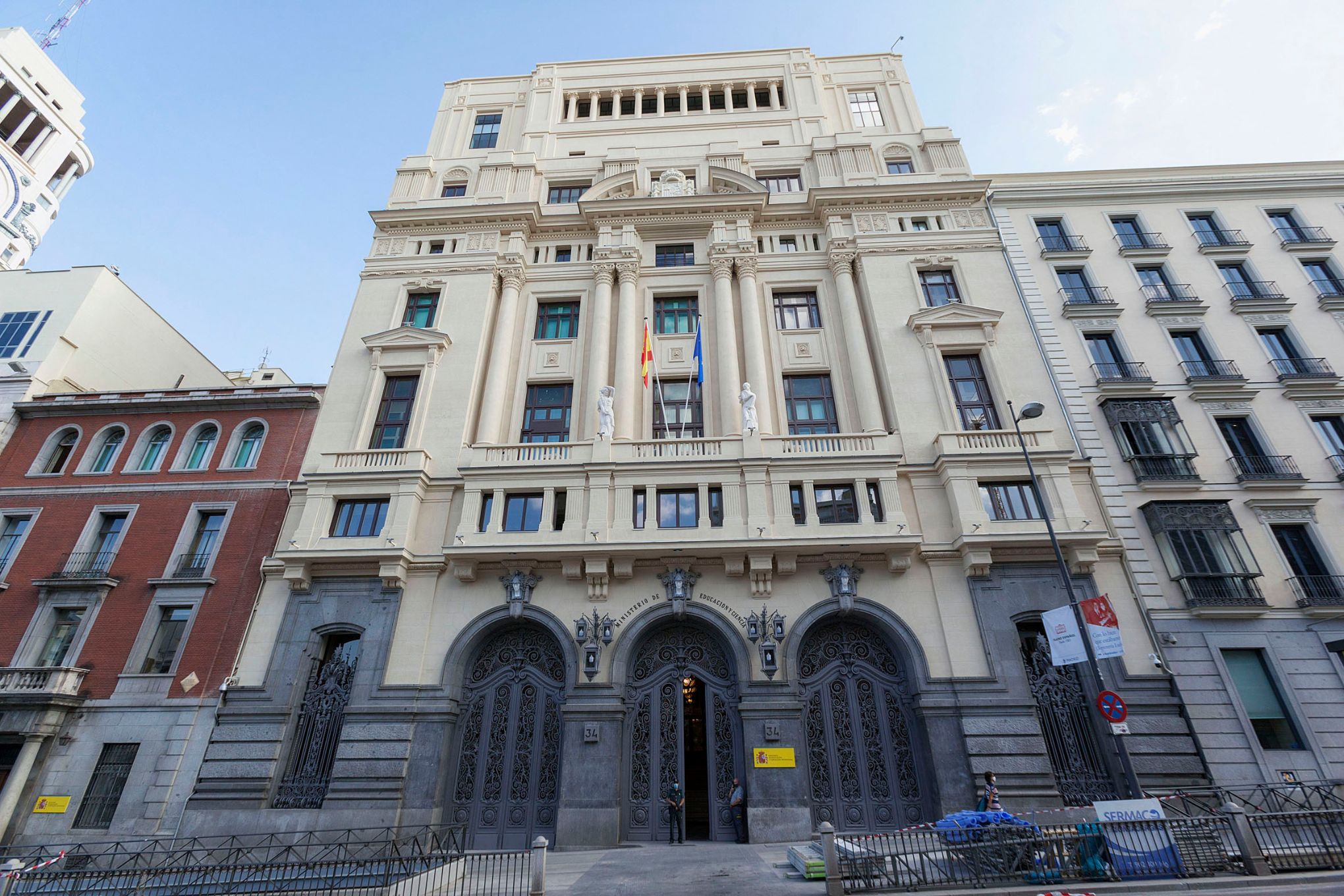 El padre de una adolescente que se suicidó el año pasado pide un protocolo nacional contra el bullying: "El bullying no es cosa de niños"