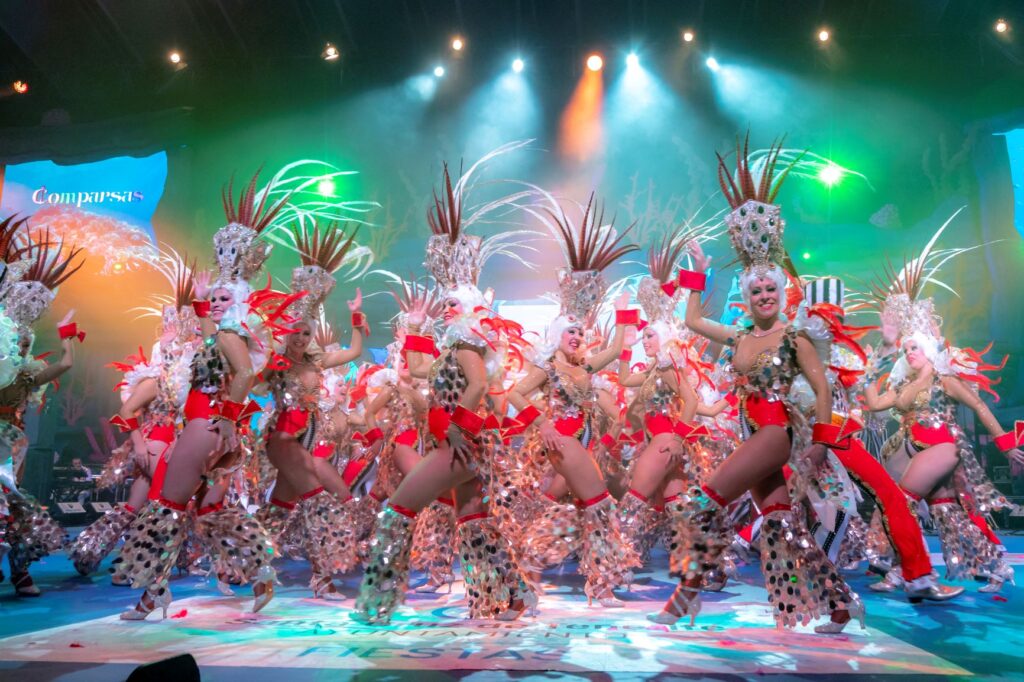 El escenario del Carnaval acogerá este sábado el concurso de Comparsas