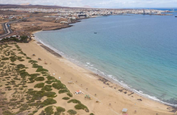 Rescatan del agua el cuerpo sin vida de un hombre en Playa Blanca, Fuerteventura