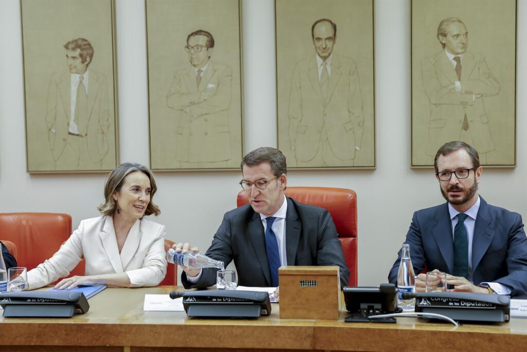 Feijóo avisa de una profunda crisis económica mientras que el Gobierno "niega las evidencias"