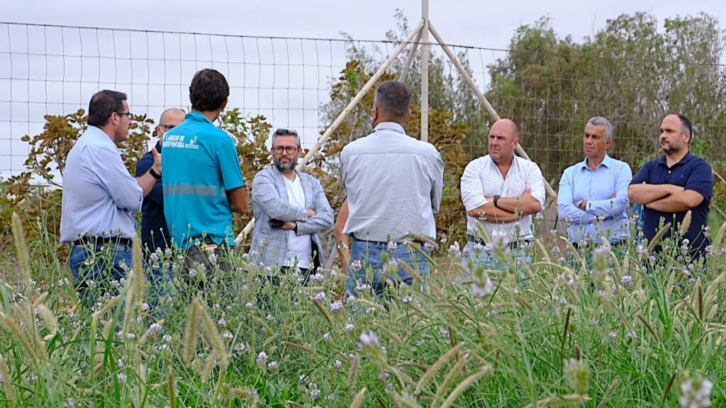 El consejero de Transición Ecológica, José Antonio Valbuena, visita en Fuerteventura un proyecto de economía circular en regiones áridas