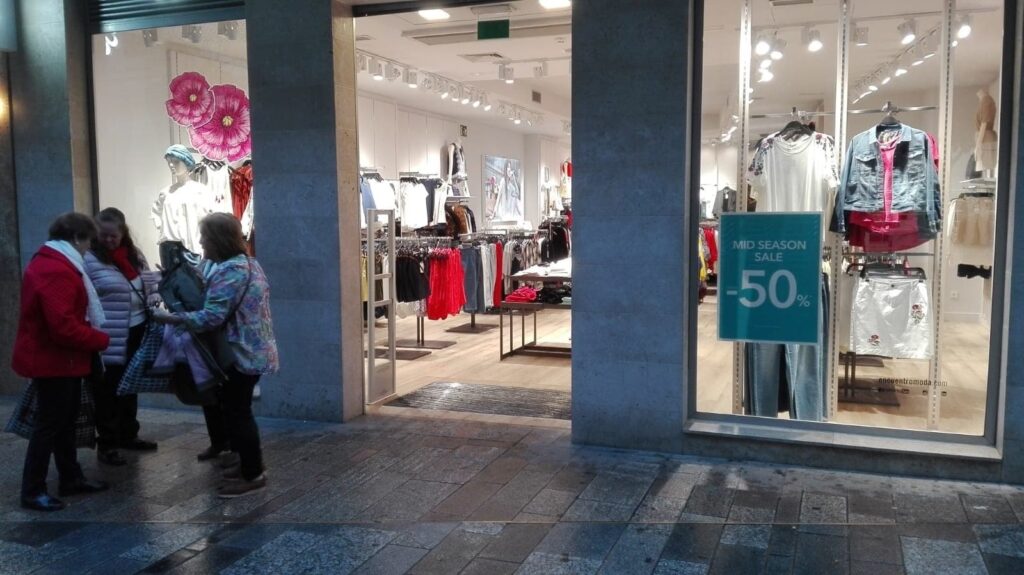Canarias lidera el alza anual de las ventas del comercio minorista