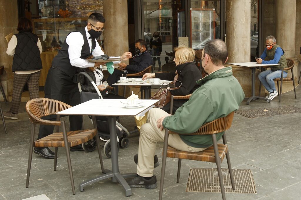 El sector servicio aumenta un 40% en Canarias