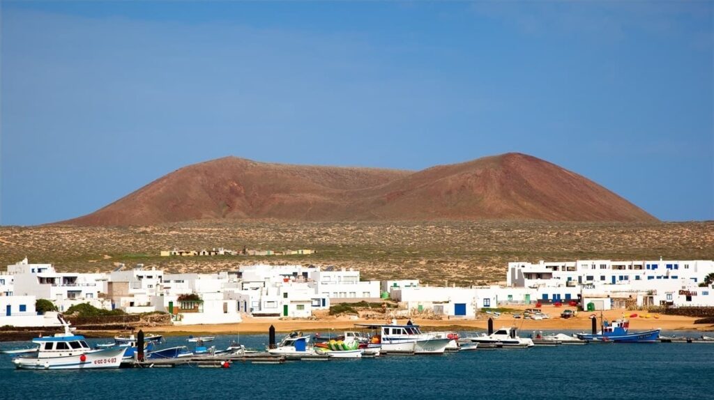 La rotura de la tubería submarina deja sin agua a La Graciosa hasta el miércoles