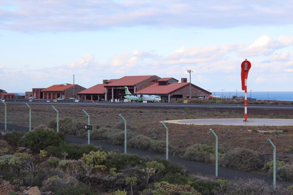 Ampliación para los aparcamientos del aeropuerto de El Hierro