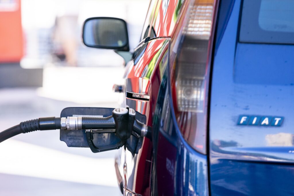 La gasolina cae a su precio más bajo desde marzo a las puertas de la 'Operación Salida'. Foto de archivo