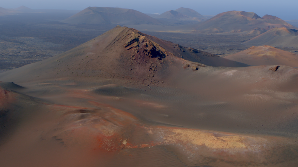 ‘Tocando el cielo, tierra de volcanes’